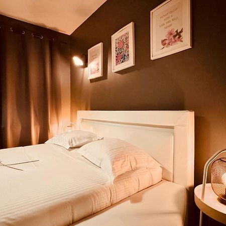 The Rose Suites Μπριζ Εξωτερικό φωτογραφία