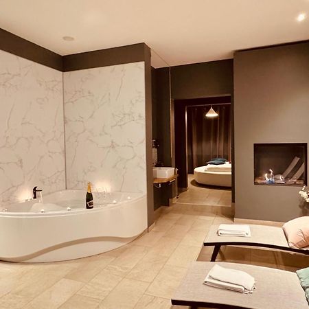 The Rose Suites Μπριζ Εξωτερικό φωτογραφία