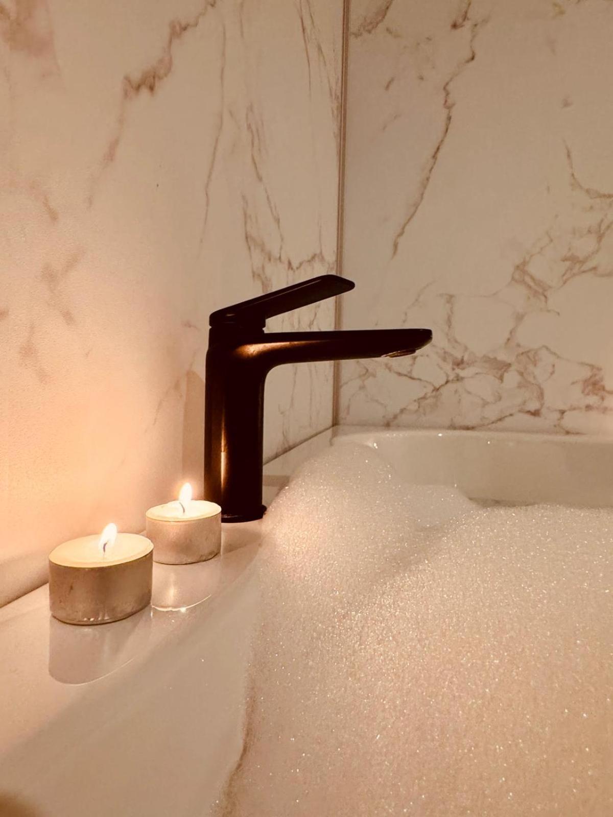 The Rose Suites Μπριζ Εξωτερικό φωτογραφία