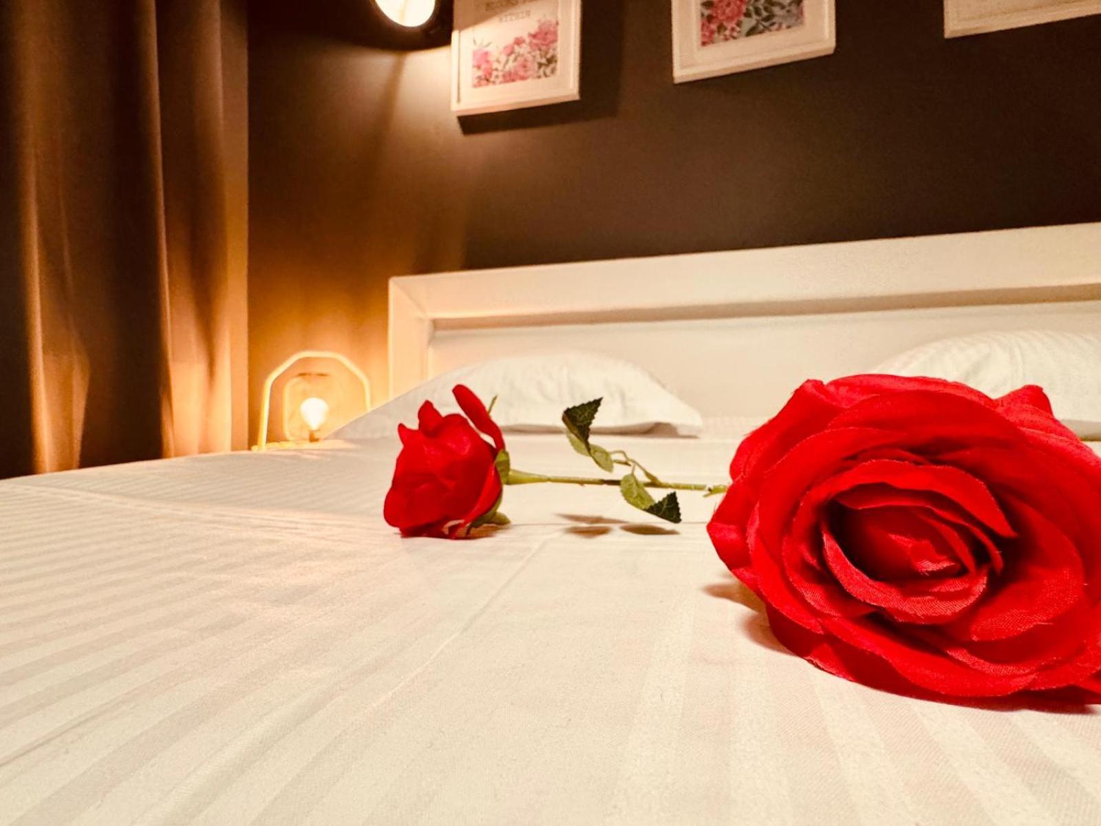 The Rose Suites Μπριζ Εξωτερικό φωτογραφία