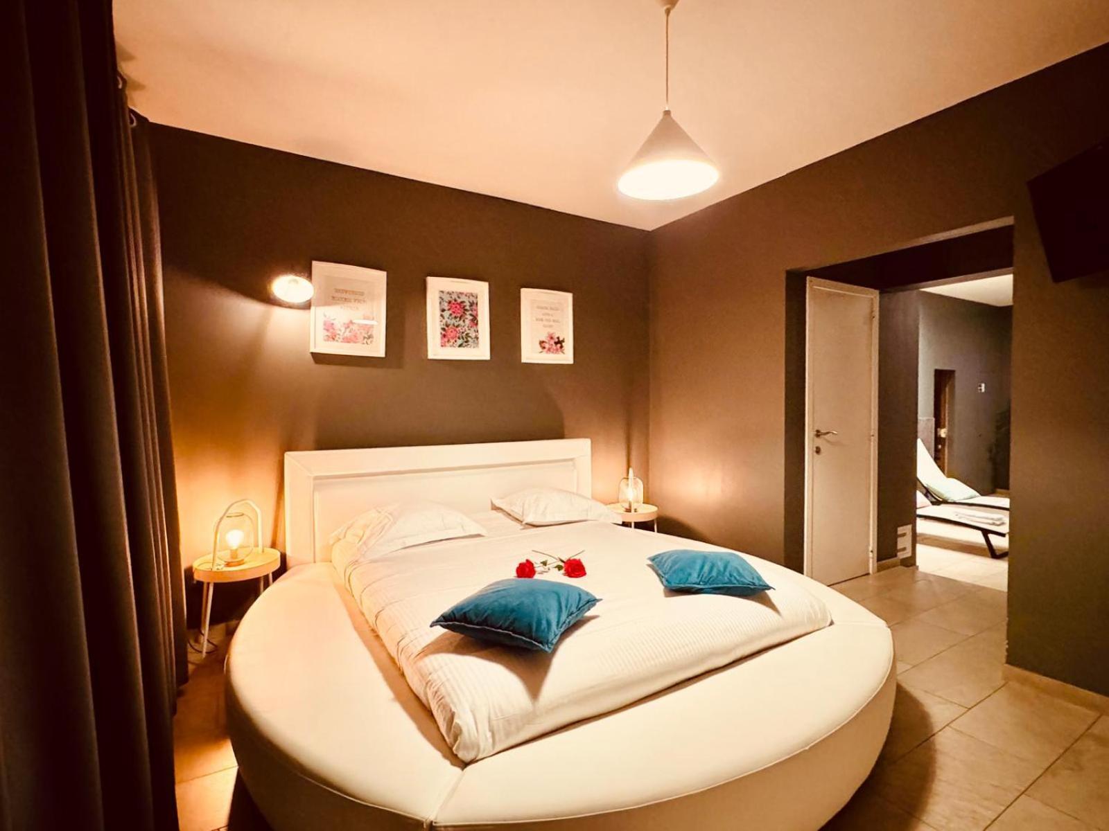 The Rose Suites Μπριζ Εξωτερικό φωτογραφία